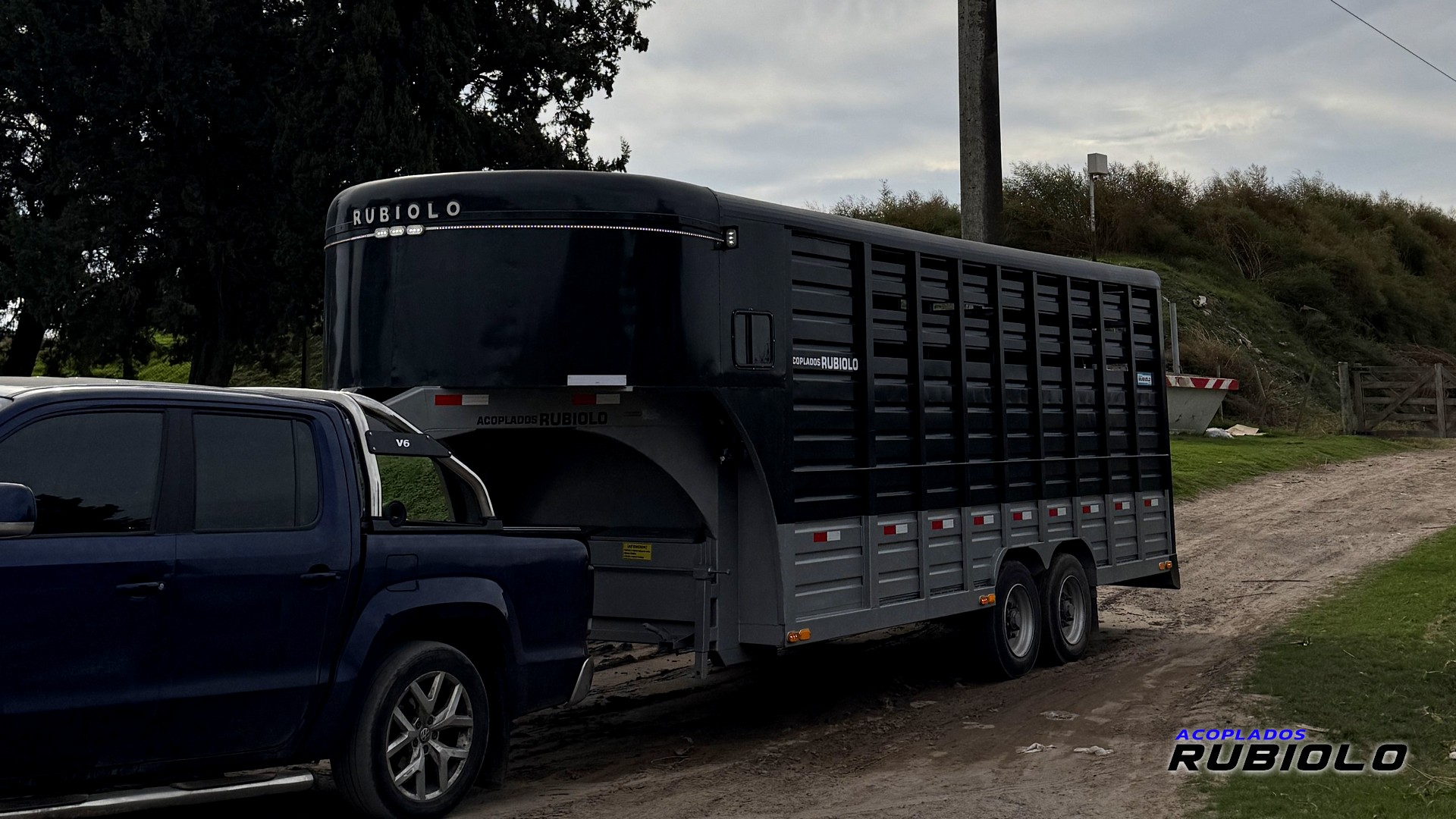 Trailer Semirremolque Homologado para caballos Estilo Americano (JA1022-S)