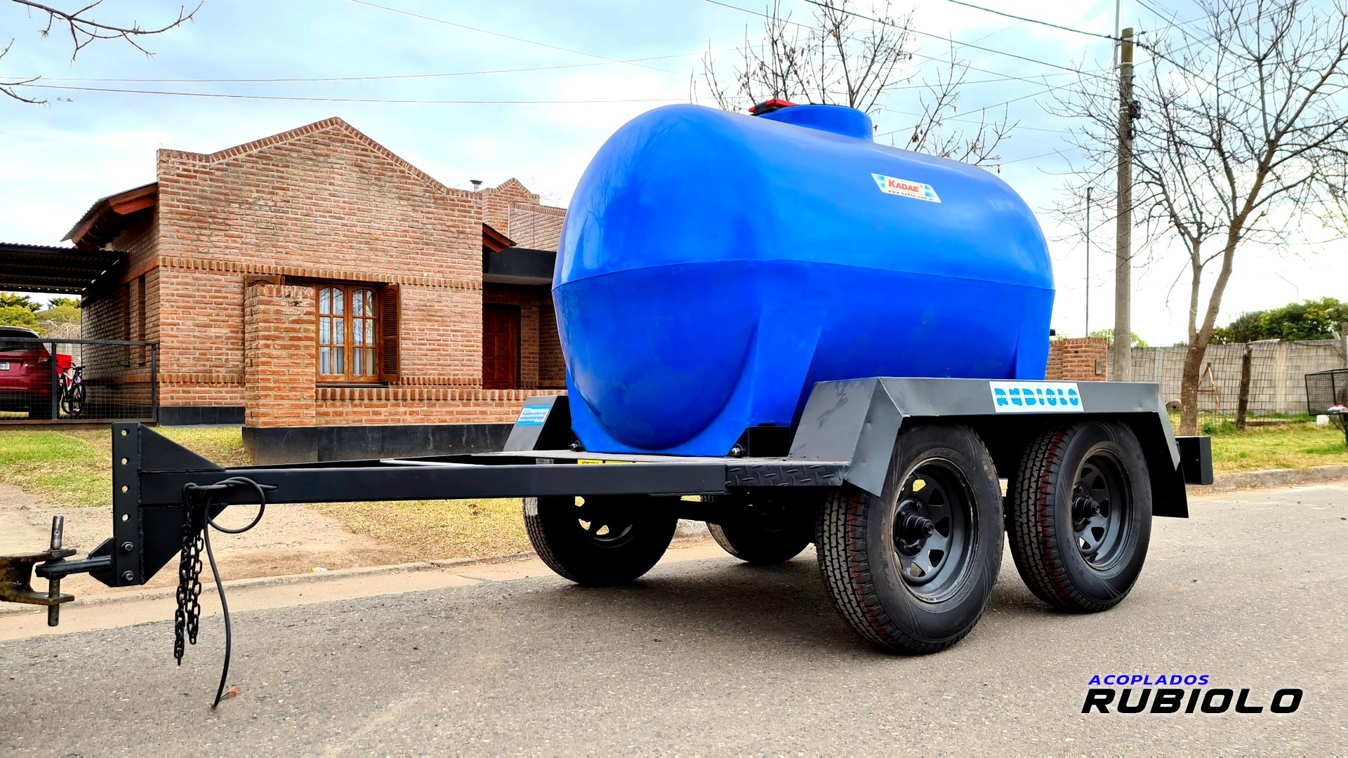 Acoplado Cisterna con Tanque Plastico para 2.000 Lts. (CP1004)