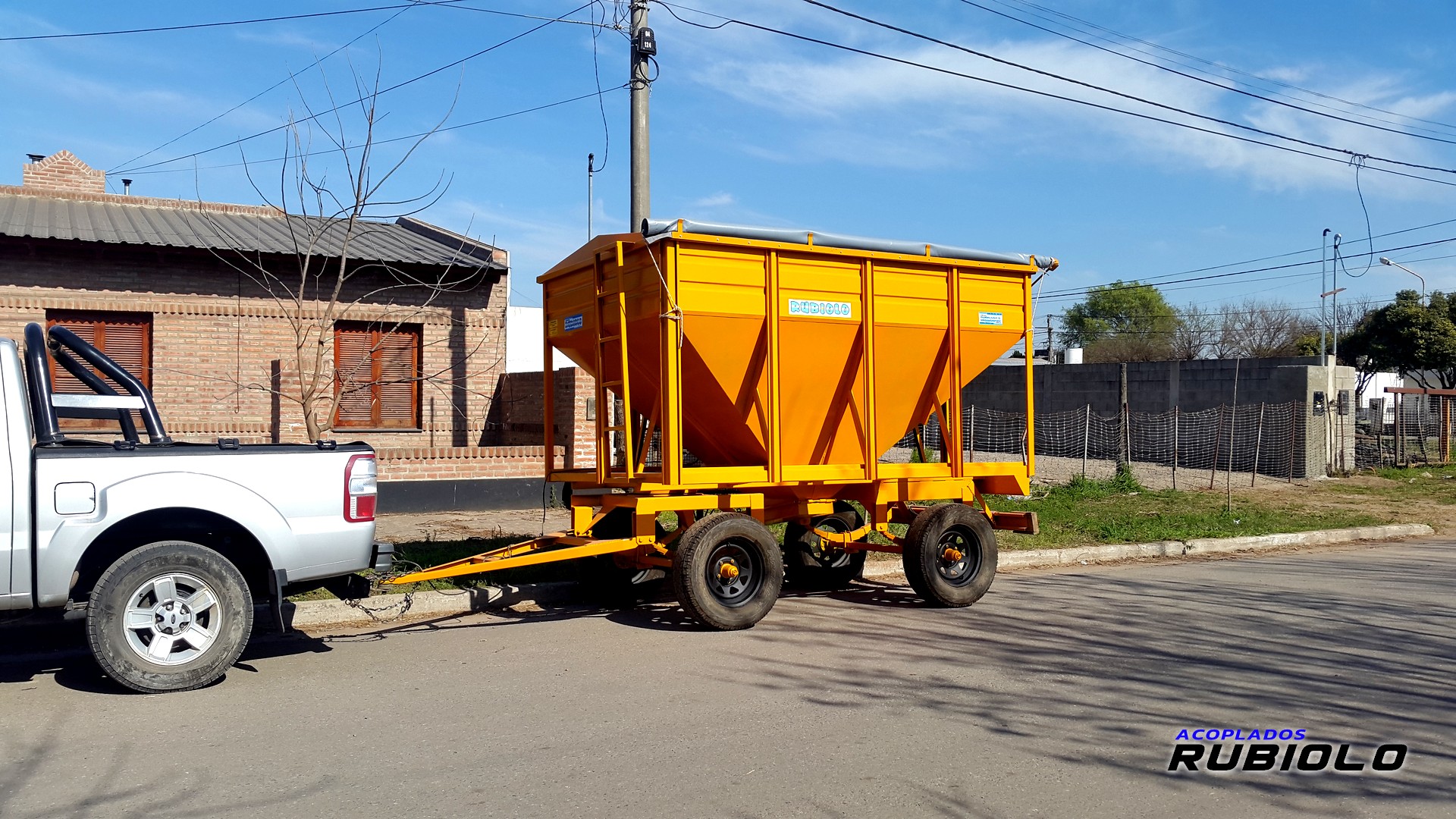 Acoplado Tolva Semillera para 3/4 Tn. (TO1001)