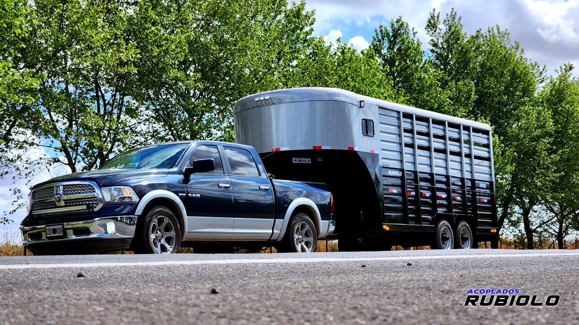 Trailer Semirremolque Homologado para caballos Estilo Americano (JA1015-S)