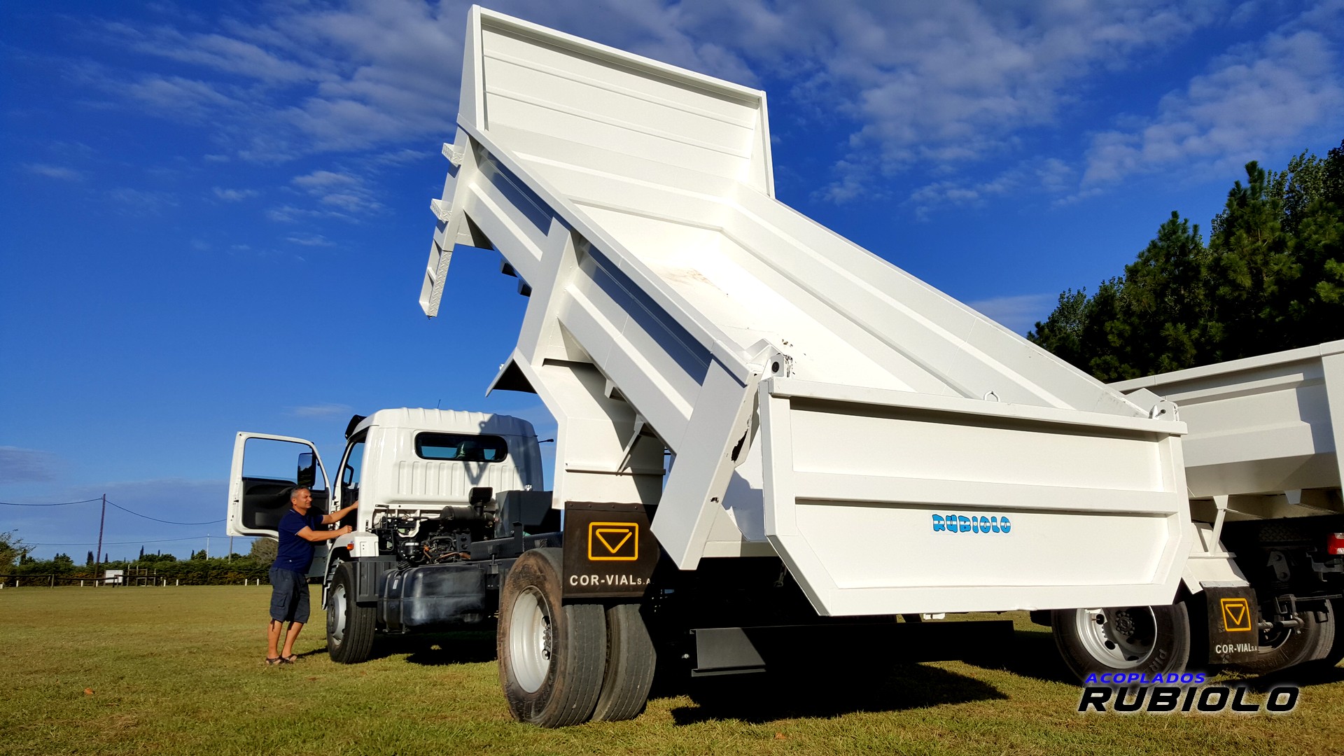Carroceria Volcadora Trasera de 16 m3 para Camion (CV1003)
