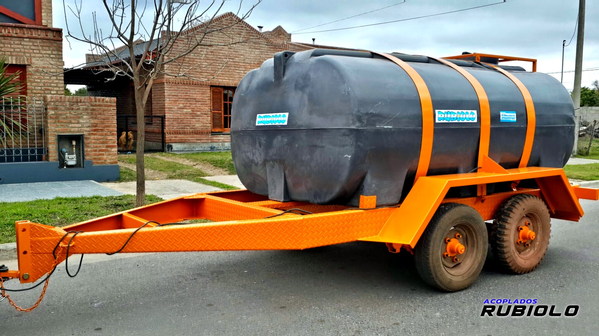 Acoplado Cisterna con Tanque Plastico para 4.500 Lts. (CP1006)