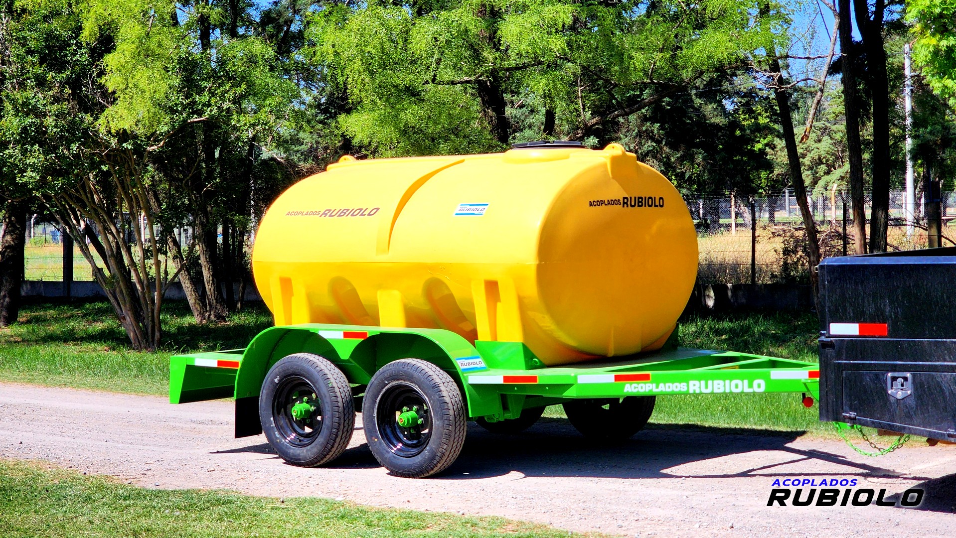 Acoplado Cisterna con Tanque Plastico para 3.680 Lts. (CP1005)